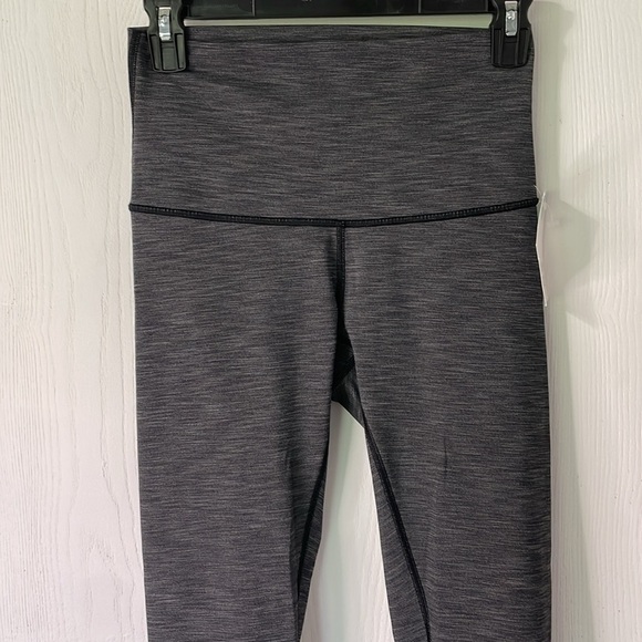 Lululemon Align Like New Gray Capris Leggings size 4 - Picture 5 of 6